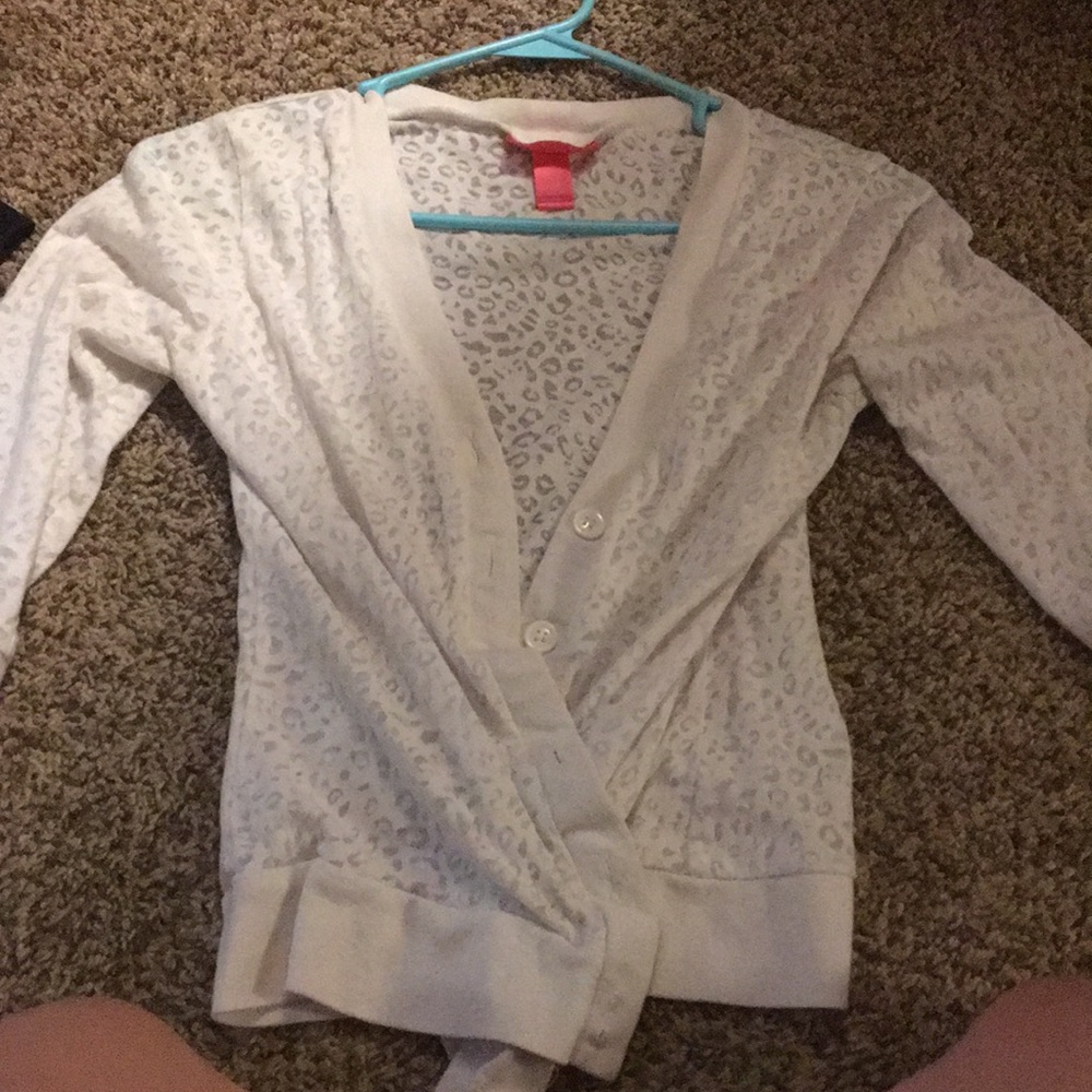 Light sweater. Mid sleeve